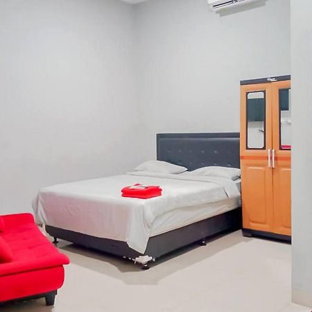 Mahkota Residence Mitra Reddoorz Karawang Dış mekan fotoğraf