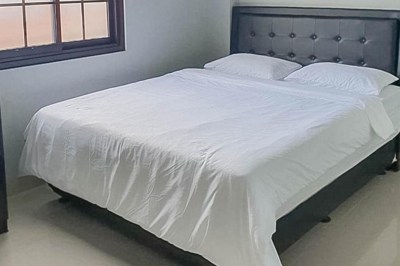 Mahkota Residence Mitra Reddoorz Karawang Dış mekan fotoğraf