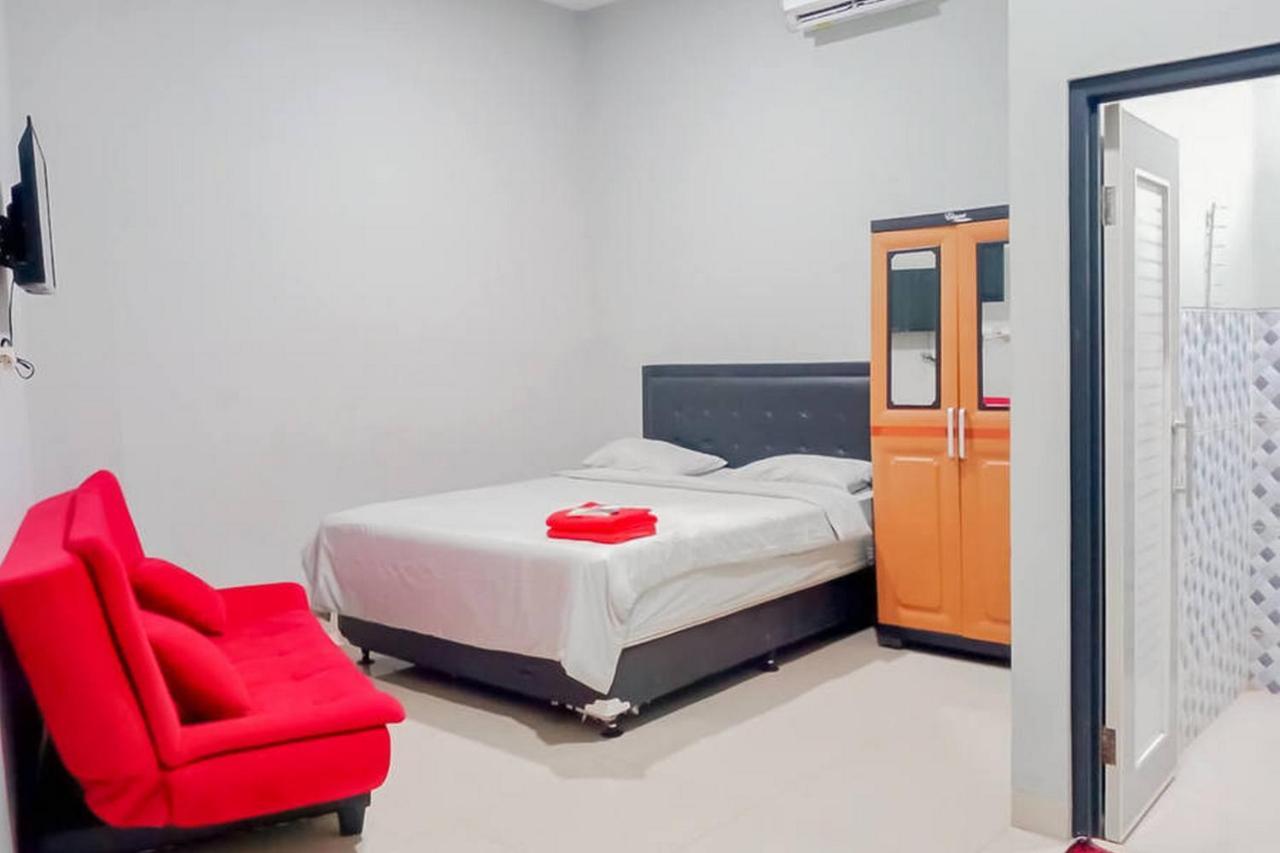 Mahkota Residence Mitra Reddoorz Karawang Dış mekan fotoğraf